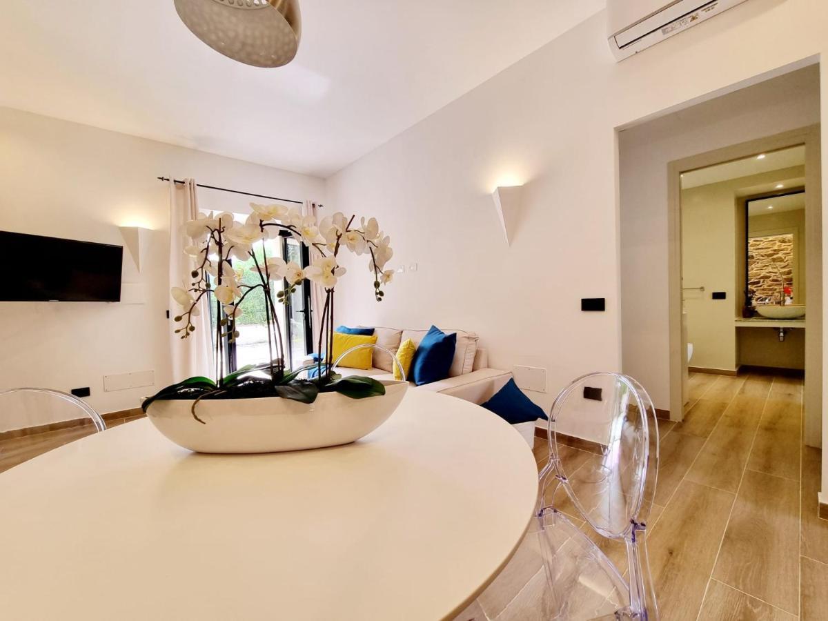Stazzo San Teodoro Il Ginepro Piscina Condivisa Apartment Exterior photo